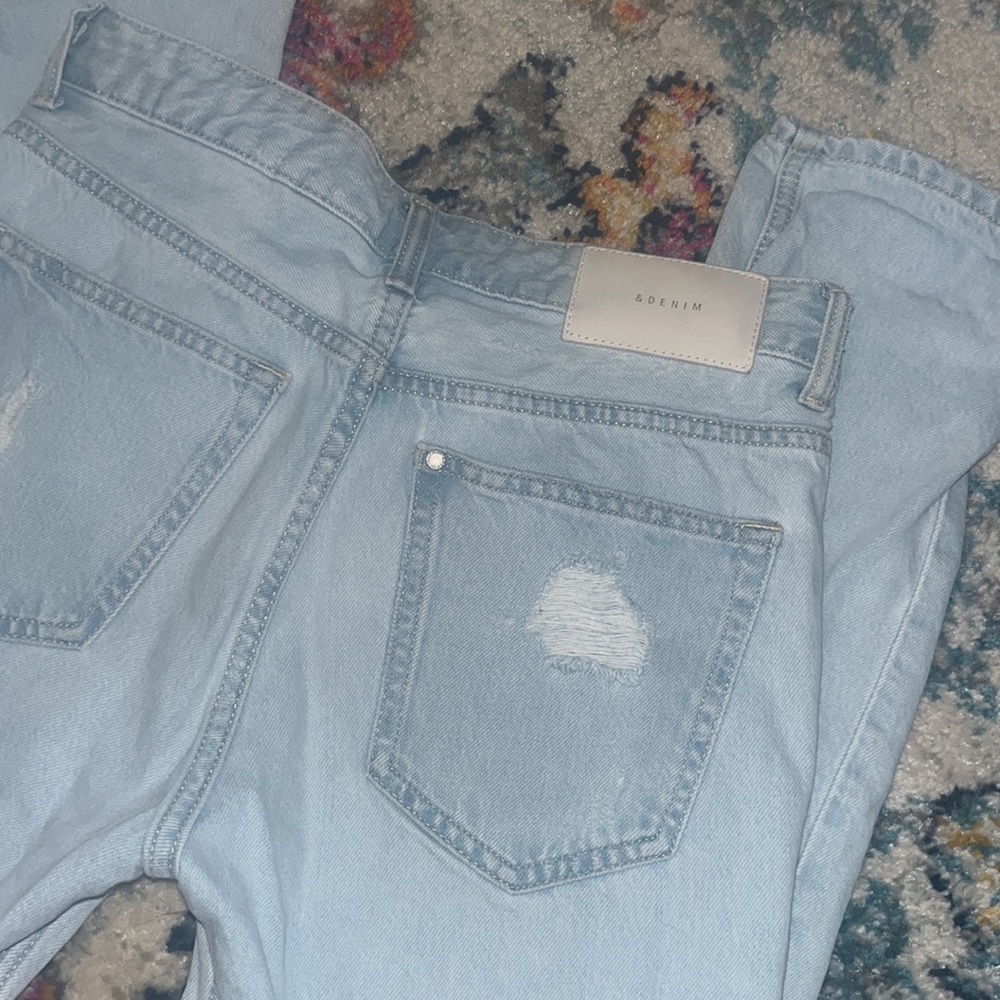 Boyfriend style jeans. Size 24. Low waist/taille basse